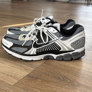 Nike Men's vomero 5
